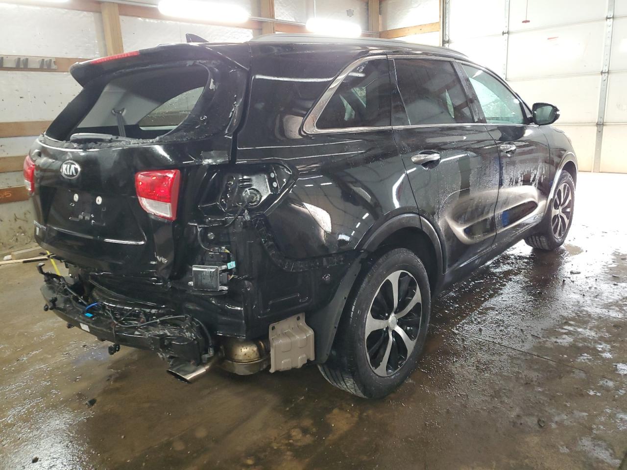 2018 KIA Sorento VIN 5XYPHDA56JG384886 Copart auction photo, rear end damage thumbnail 3