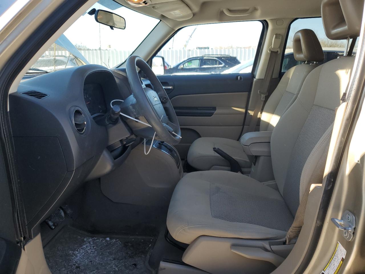 2009 Jeep Liberty (Patriot) VIN 1J4FF28B09D201360 Copart auction photo, minor dent/scratches damage thumbnail 7