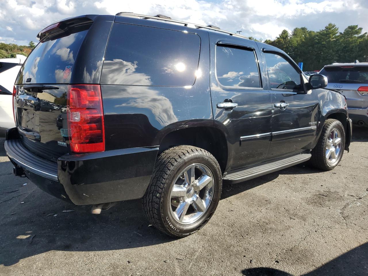2011 Chevrolet Tahoe VIN 1GNSKCE01BR219505 Copart auction photo, front end / minor dent/scratches damage thumbnail 3