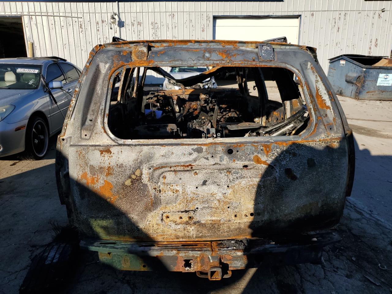 2007 Cadillac Escalade VIN 1GYFK63887R328257 Copart auction photo, burn / missing/altered vin damage thumbnail 6