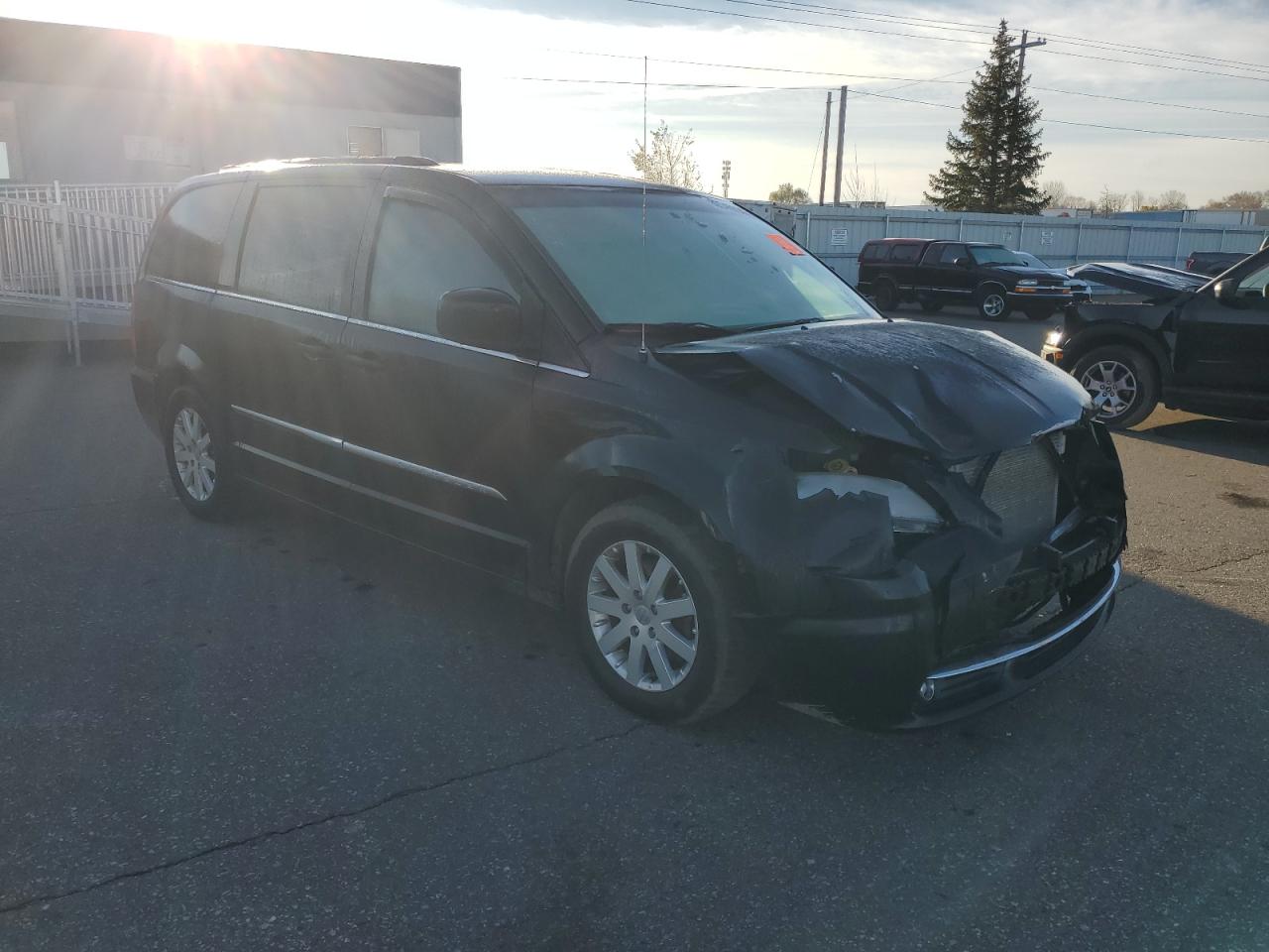 2014 Chrysler Town & Country VIN 2C4RC1BGXER376006 Copart auction photo, front end damage thumbnail 4