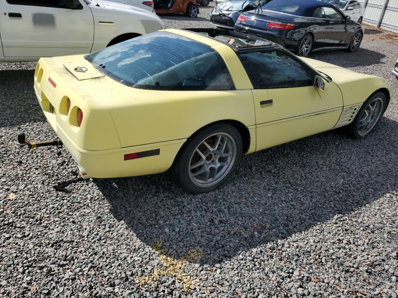 1992 Chevrolet Corvette VIN 1G1YY23PXN5109648 Copart auction photo, water/flood damage thumbnail 3