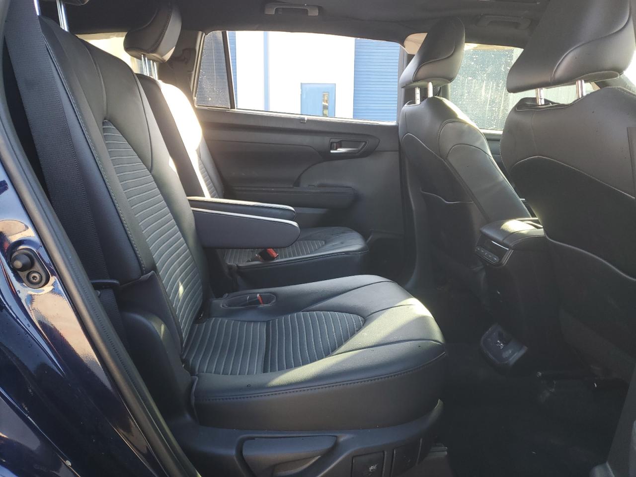 2021 Toyota Highlander VIN 5TDLZRAH8MS043421 Copart auction photo, rollover / minor dent/scratches damage thumbnail 11