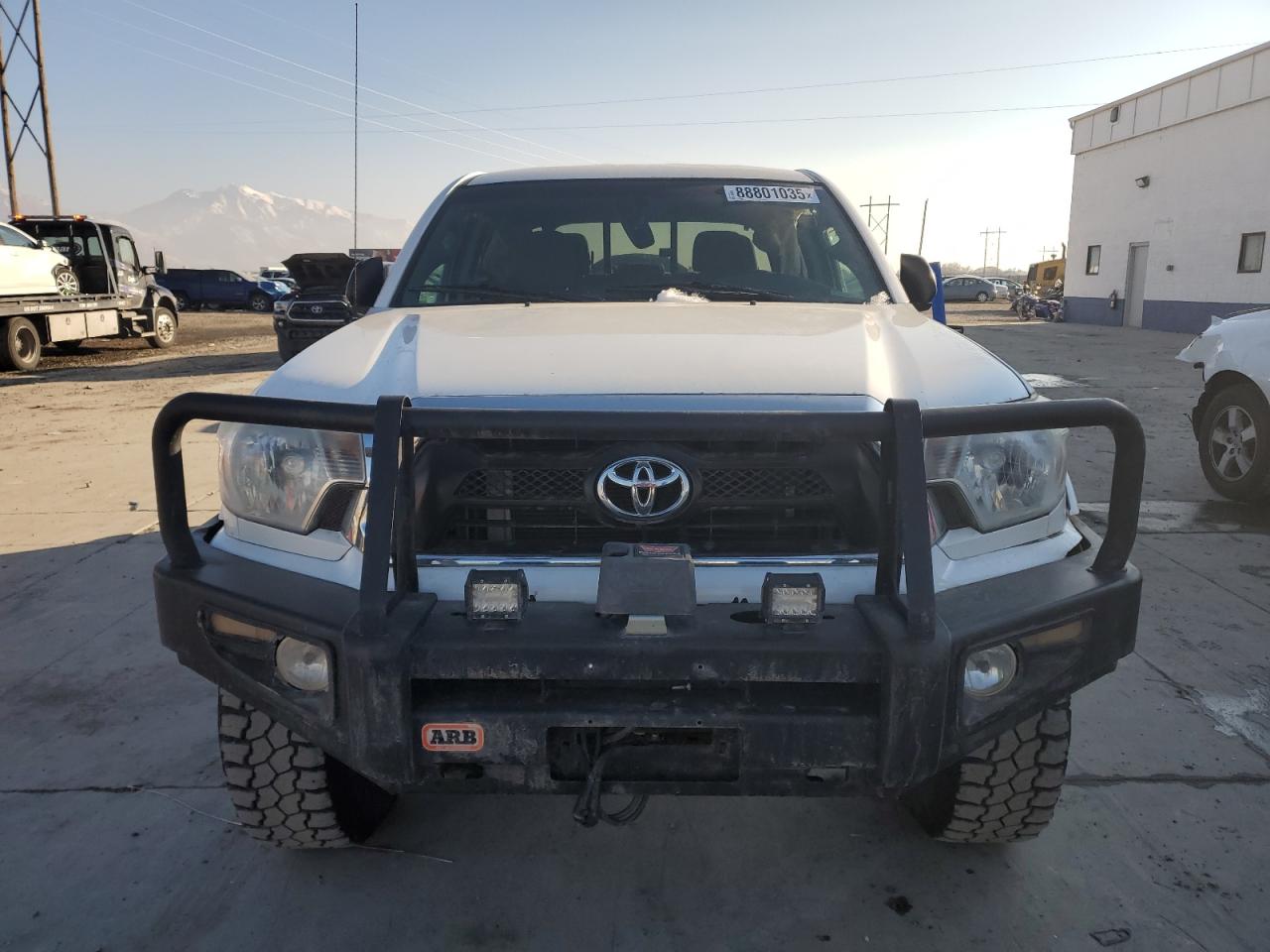 2014 Toyota Tacoma VIN 5TFLU4EN5EX095845 Copart auction photo, front end / rear end damage thumbnail 5