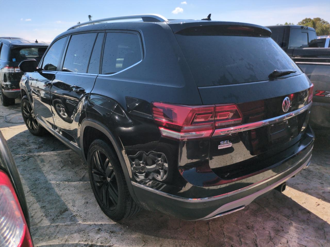 2018 Volkswagen Atlas VIN 1V2ER2CA1JC507127 Copart auction photo, water/flood damage thumbnail 2