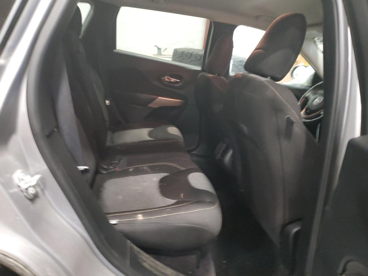 2018 Jeep Grand Cherokee VIN 1C4PJMCB6JD556016 Copart auction photo, front end / undercarriage damage thumbnail 11