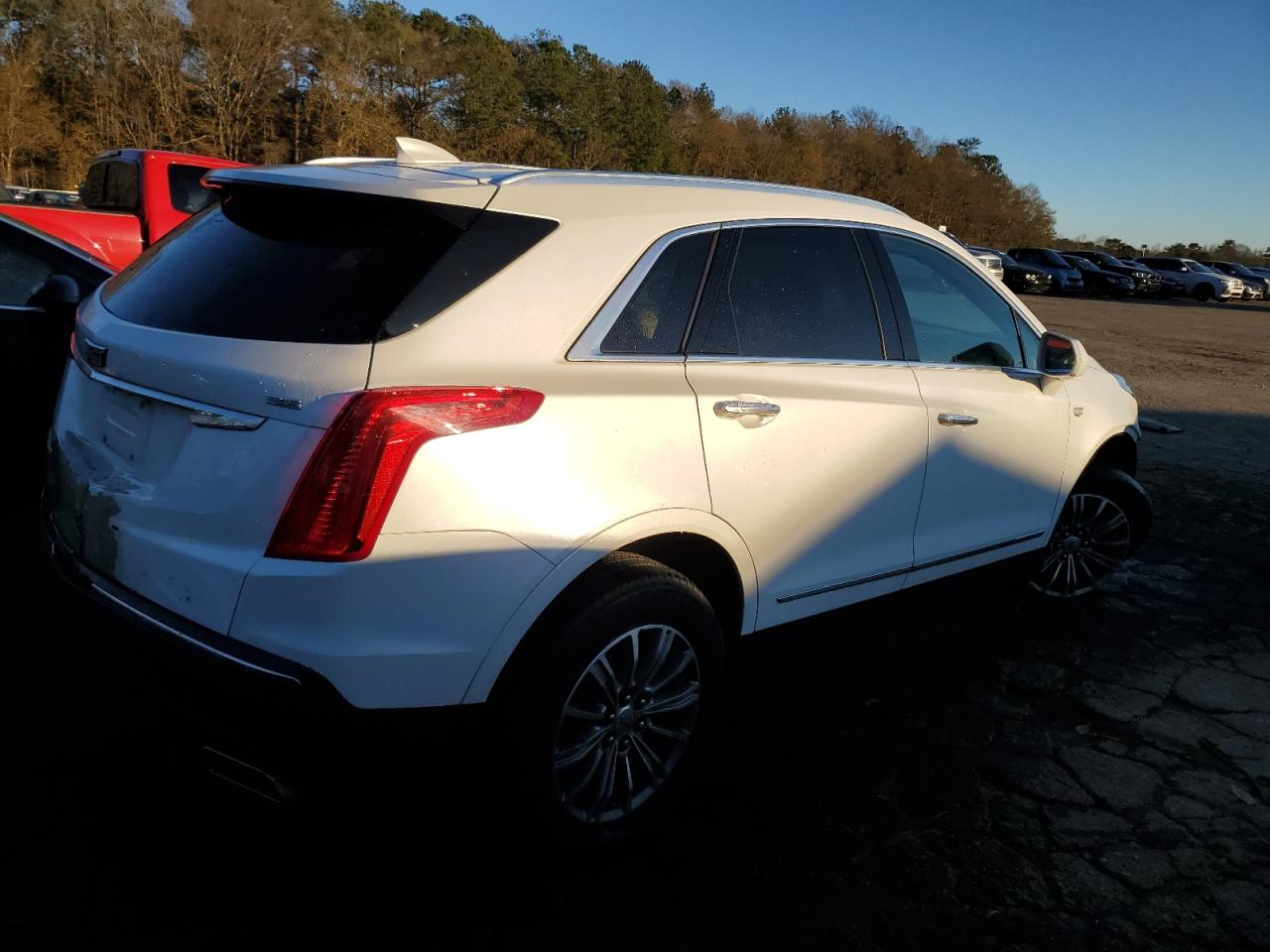 2018 Cadillac XT5 VIN 1GYKNCRS2JZ172411 Copart auction photo, front end / side damage thumbnail 3