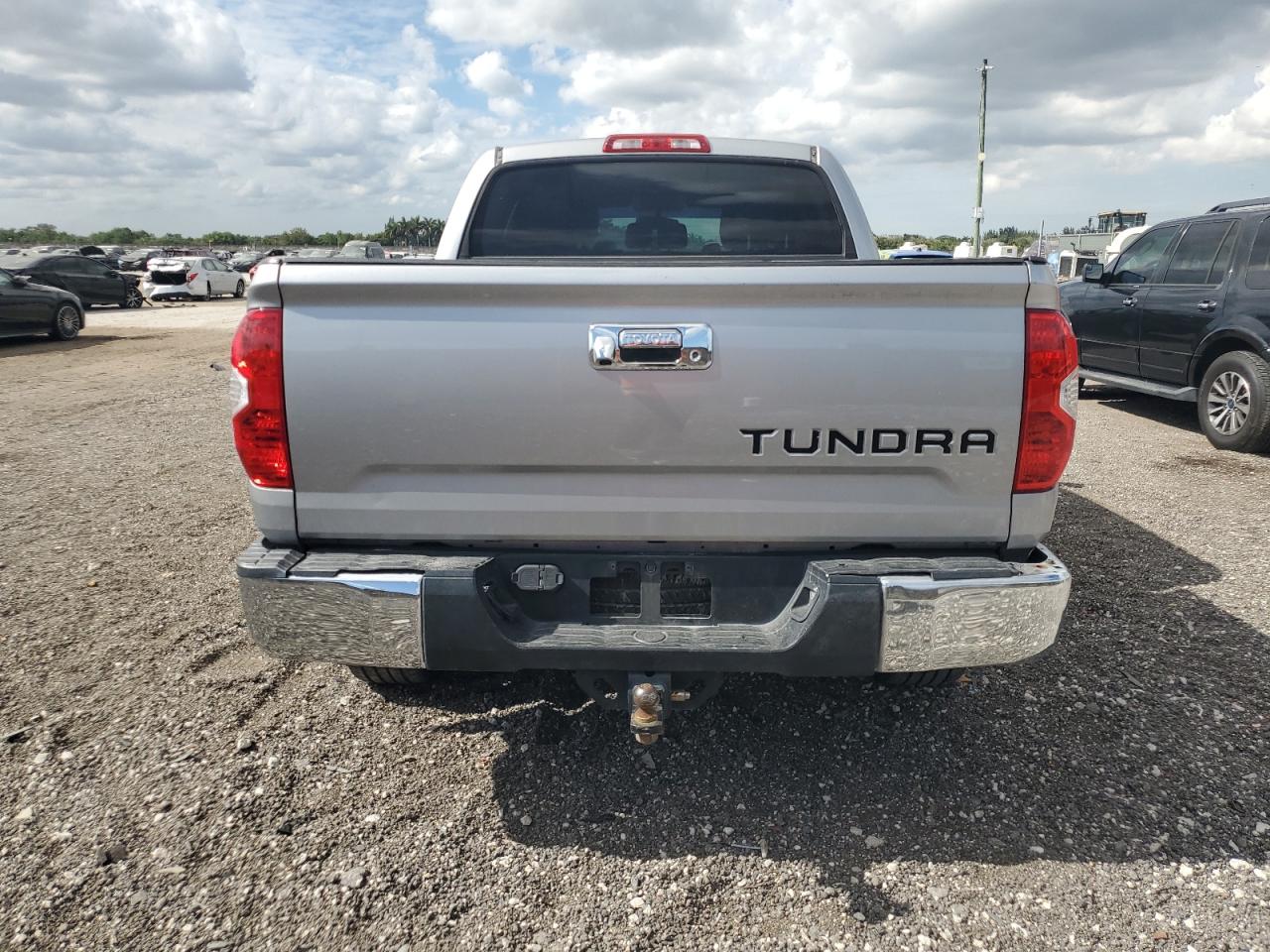 2017 Toyota Tundra VIN 5TFEW5F10HX222526 Copart auction photo, front end damage thumbnail 6