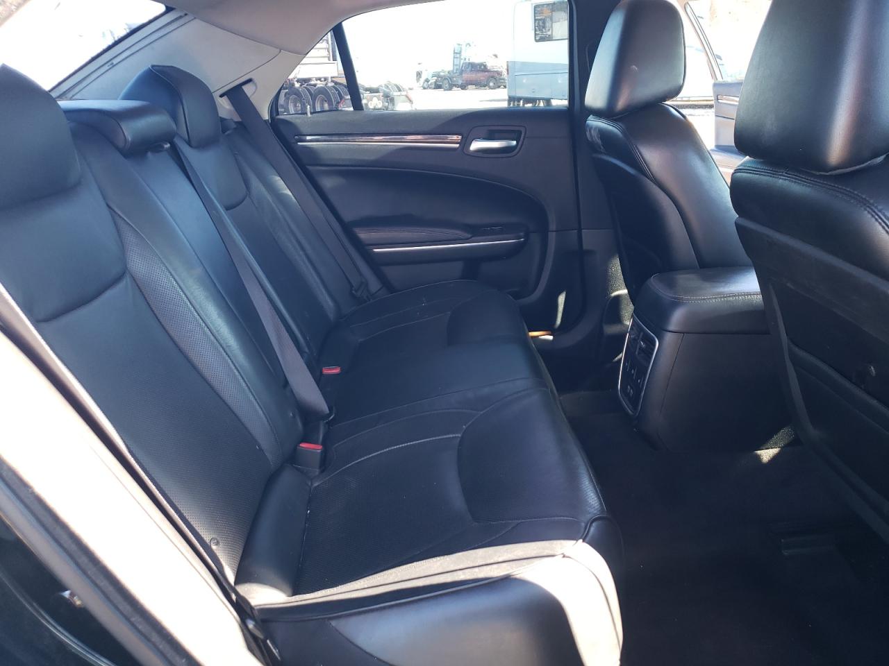 2016 Chrysler 300 VIN 2C3CCAEG1GH343054 Copart auction photo, front end / minor dent/scratches damage thumbnail 10