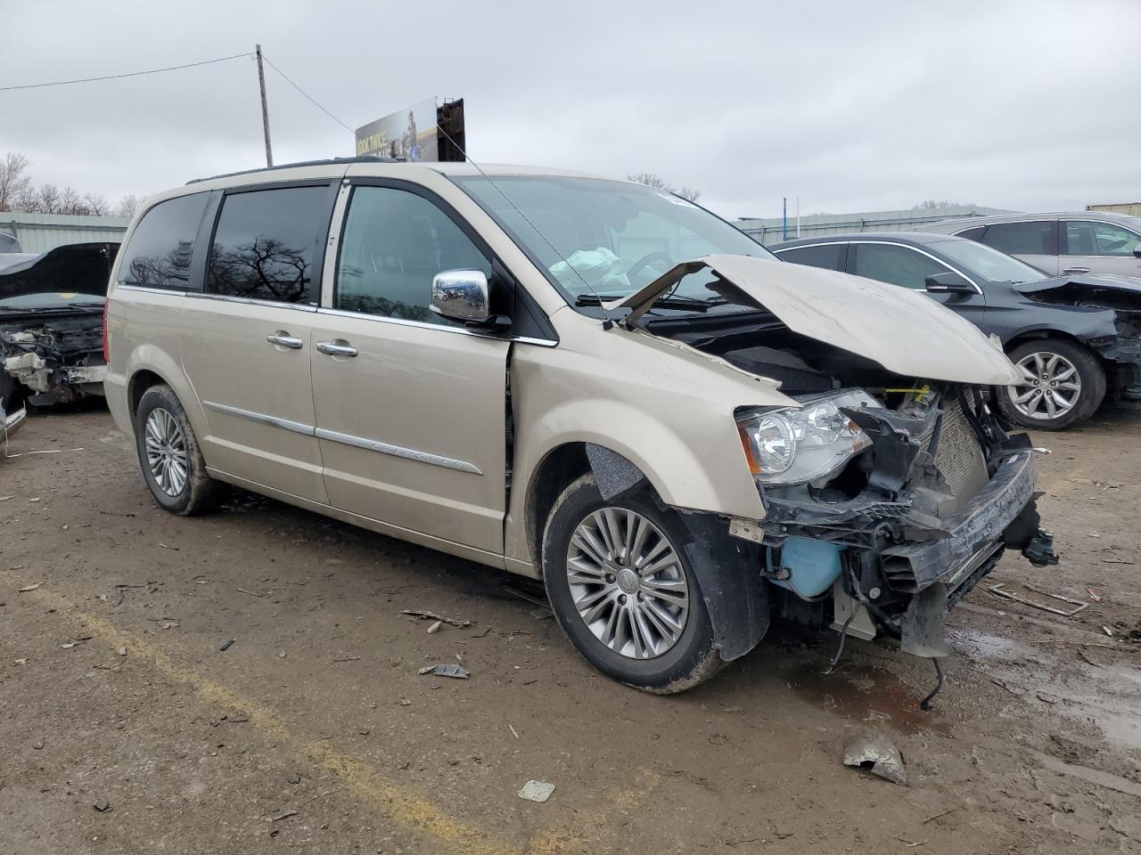 2014 Chrysler Town & Country VIN 2C4RC1CG2ER165008 Copart auction photo, front end / mechanical damage thumbnail 4