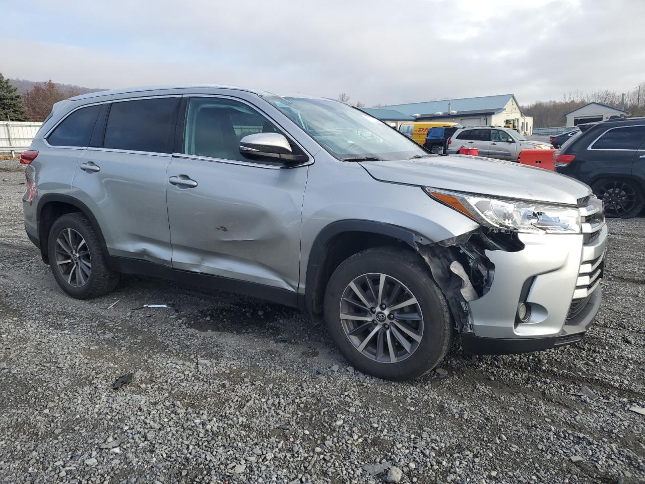 2019 Toyota Highlander VIN 5TDJZRFH3KS565158 Copart auction photo, front end / side damage thumbnail 4