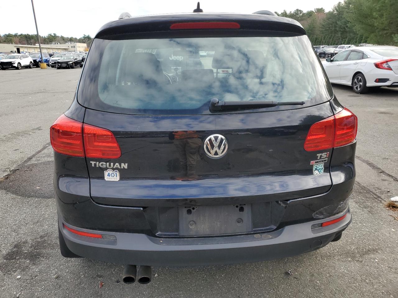 2017 Volkswagen Tiguan VIN WVGBV7AX0HK033011 Copart auction photo, side / rear end damage thumbnail 6