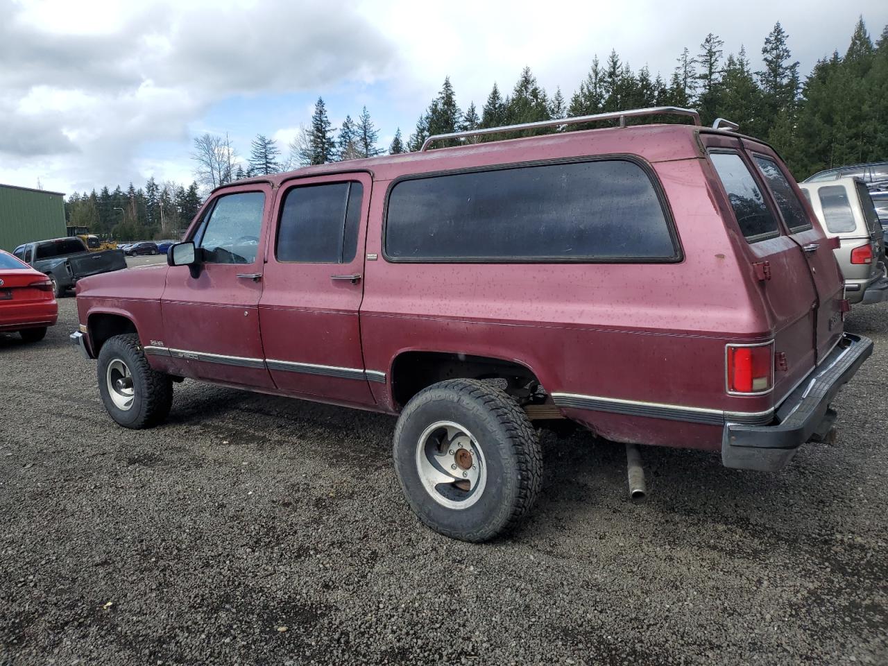 1990 Chevrolet Suburban VIN 1GNEV16K1LF120503 Copart auction photo, all over / undercarriage damage thumbnail 2