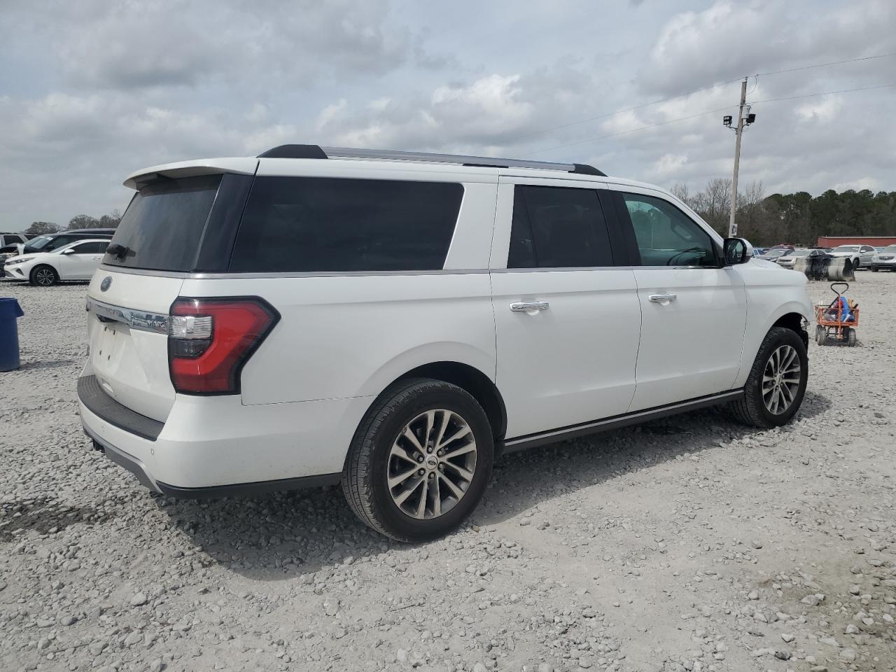 2018 Ford Expedition VIN 1FMJK1KTXJEA11308 Copart auction photo, front end / minor dent/scratches damage thumbnail 3