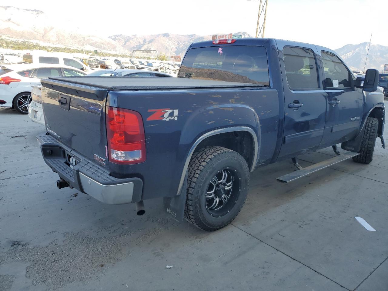 2011 GMC Sierra VIN 3GTP2WE38BG284653 Copart auction photo, front end damage thumbnail 3