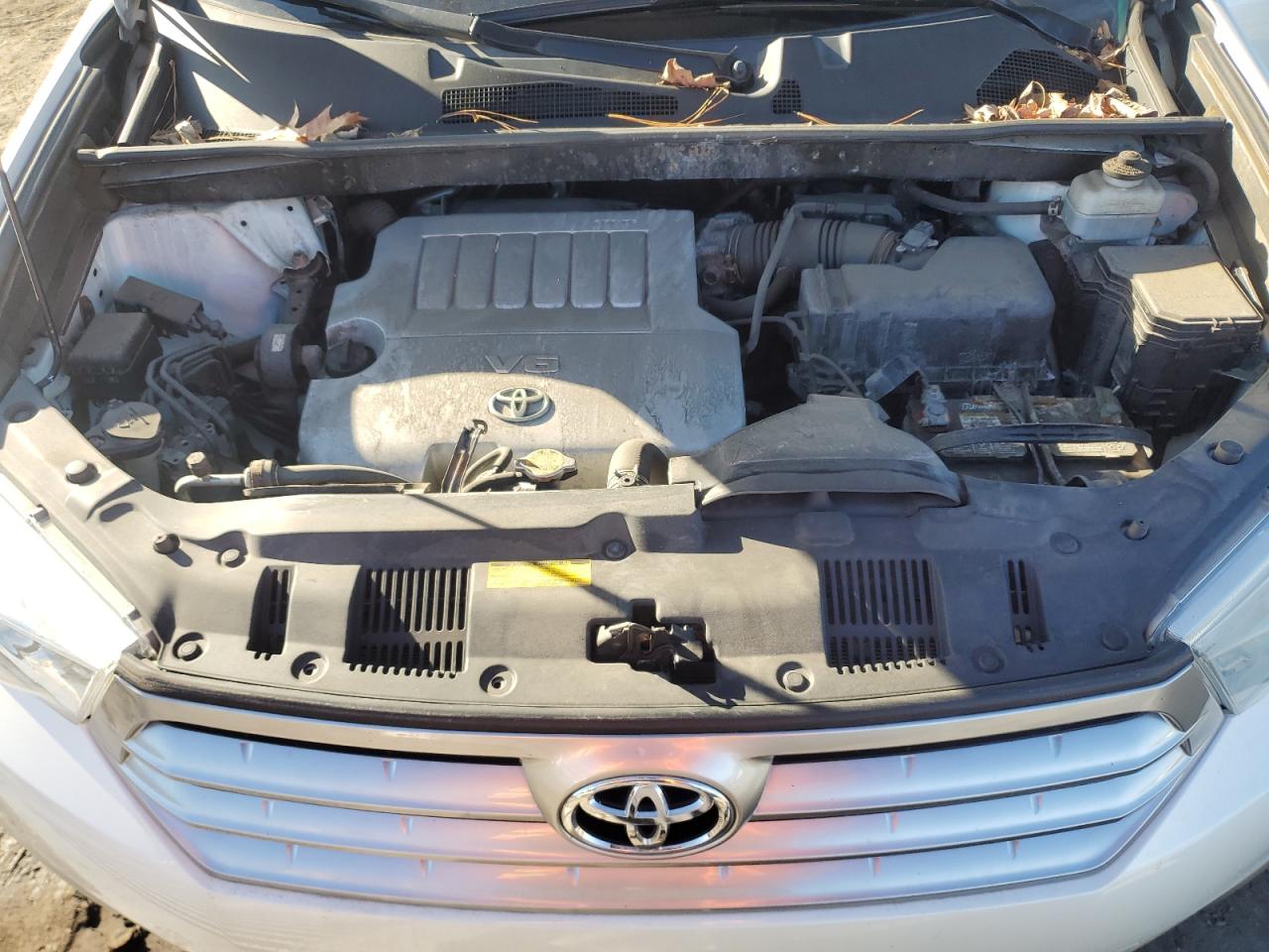 2013 Toyota Highlander VIN 5TDBK3EH8DS246896 Copart auction photo, rear end / minor dent/scratches damage thumbnail 12