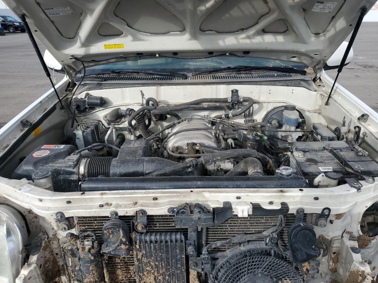 2001 Toyota Sequoia VIN 5TDBT48A01S031798 Copart auction photo, front end damage thumbnail 11