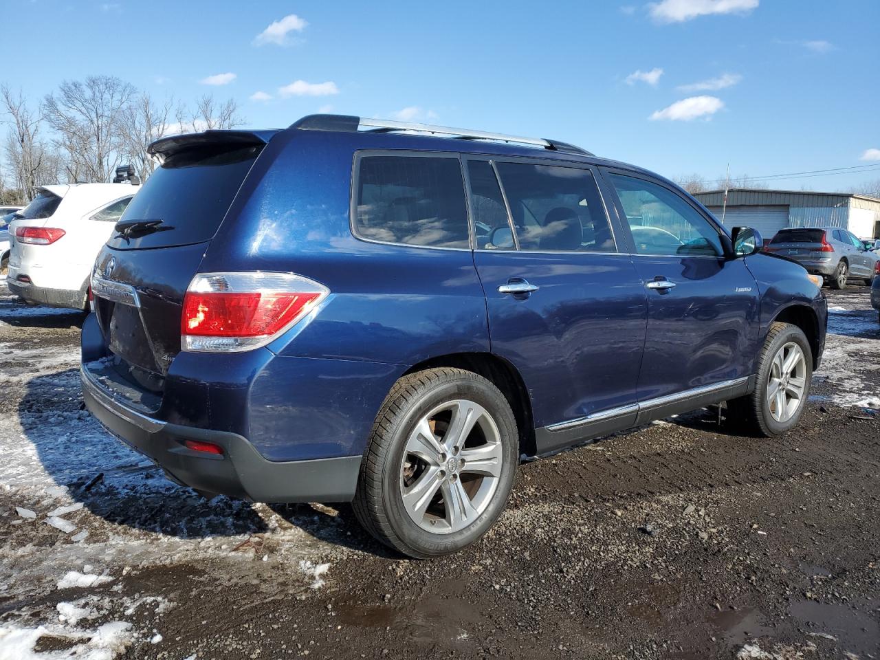 2011 Toyota Highlander VIN 5TDDK3EH9BS067837 Copart auction photo, front end / side damage thumbnail 3