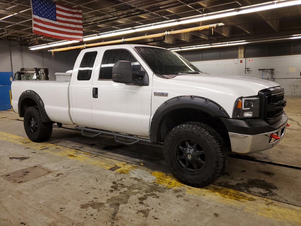 2005 Ford F250 VIN 1FTSX21535ED36326 Copart auction photo, normal wear / undercarriage damage thumbnail 4
