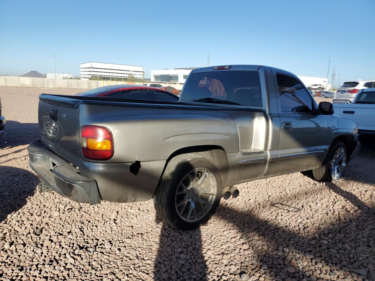 2000 GMC Sierra VIN 1GTEC14W6YZ348183 Copart auction photo, front end damage thumbnail 3
