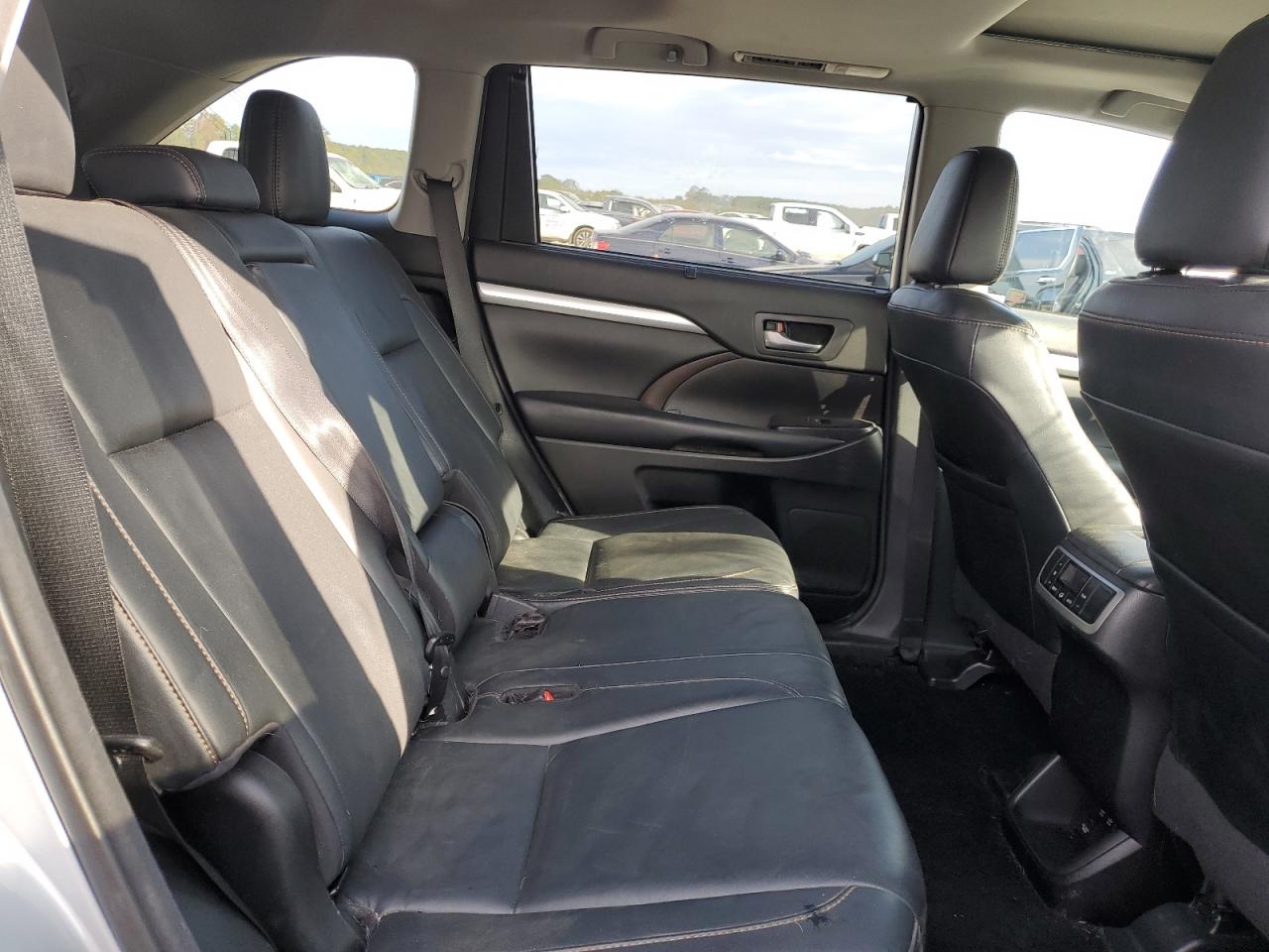 2018 Toyota Highlander VIN 5TDKZRFH6JS280960 Copart auction photo, top/roof damage thumbnail 11