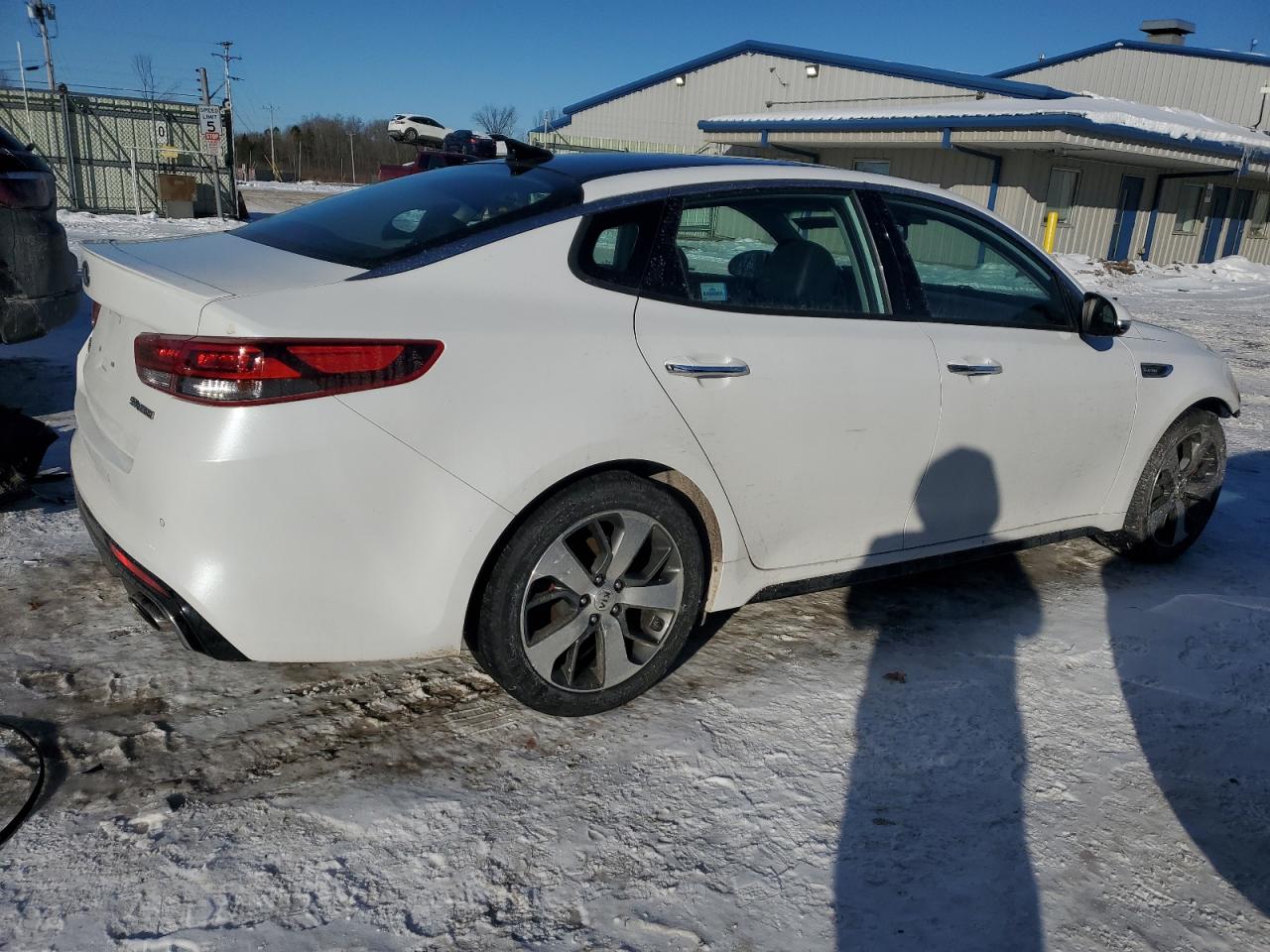 2018 KIA Optima VIN 5XXGW4L20JG247262 Copart auction photo, front end damage thumbnail 3