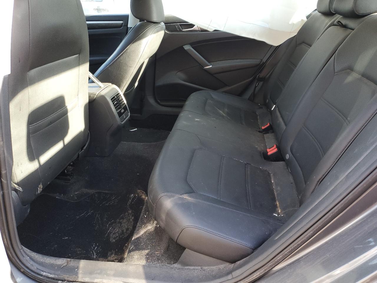 2017 Volkswagen Passat VIN 1VWBT7A32HC038578 Copart auction photo, front end / side damage thumbnail 11
