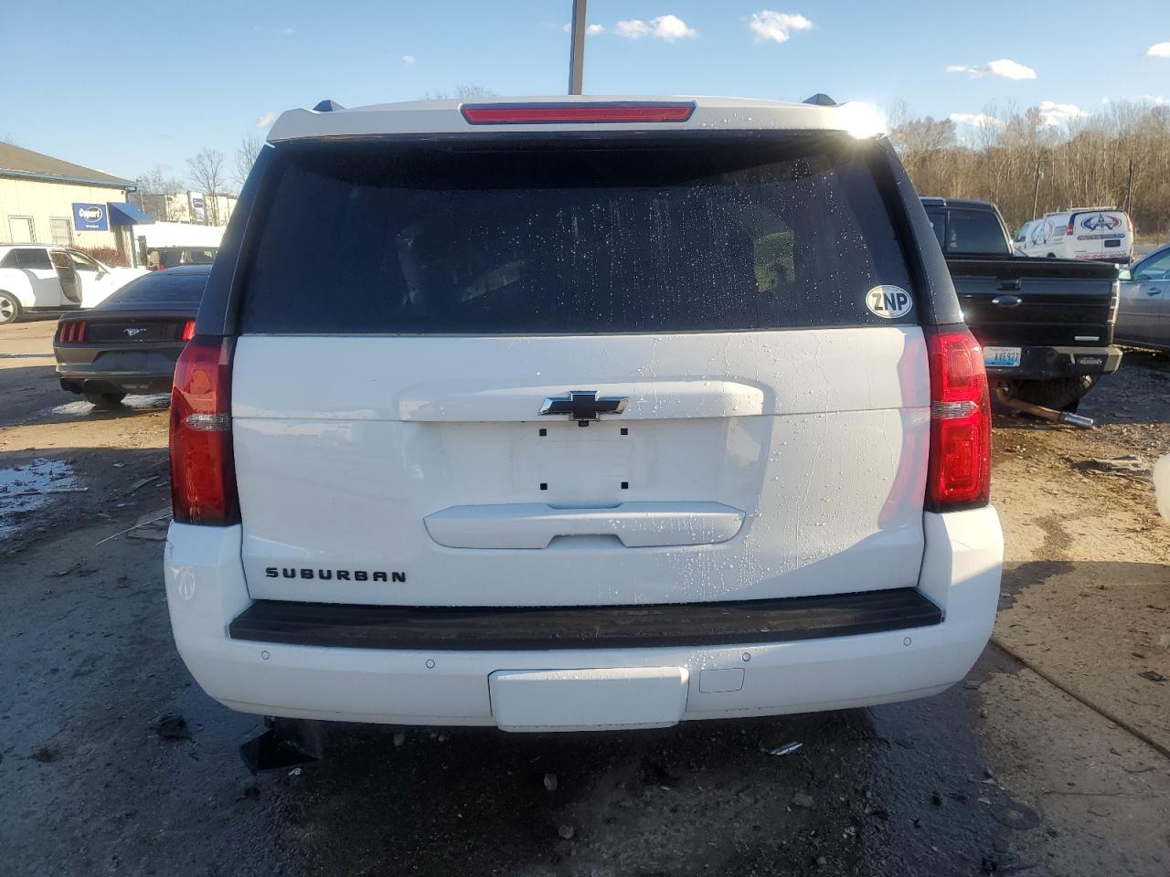2019 Chevrolet Suburban VIN 1GNSKHKC0KR253379 Copart auction photo, front end / side damage thumbnail 6