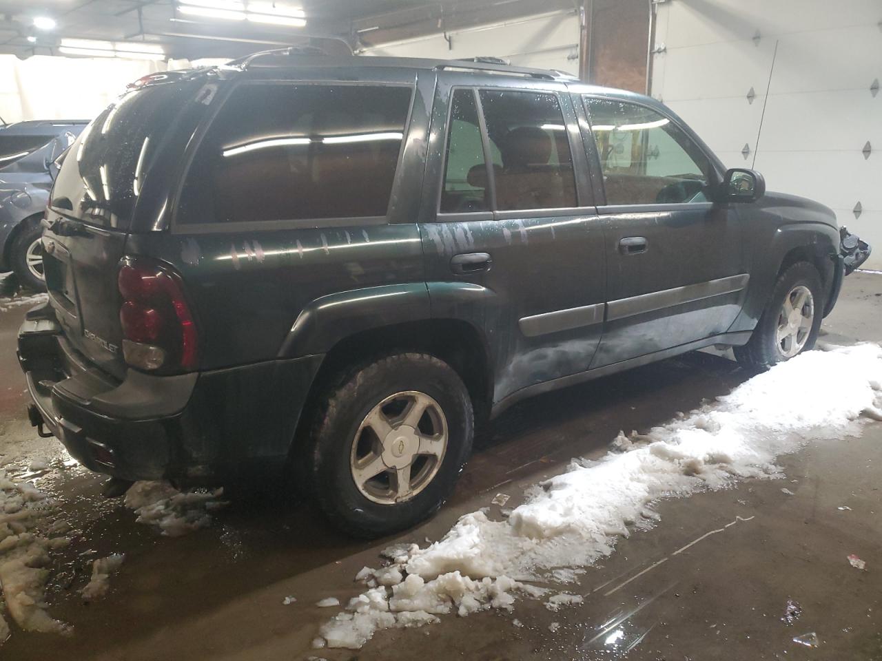 2005 Chevrolet TrailBlazer VIN 1GNDT13S052167537 Copart auction photo, front end / side damage thumbnail 3