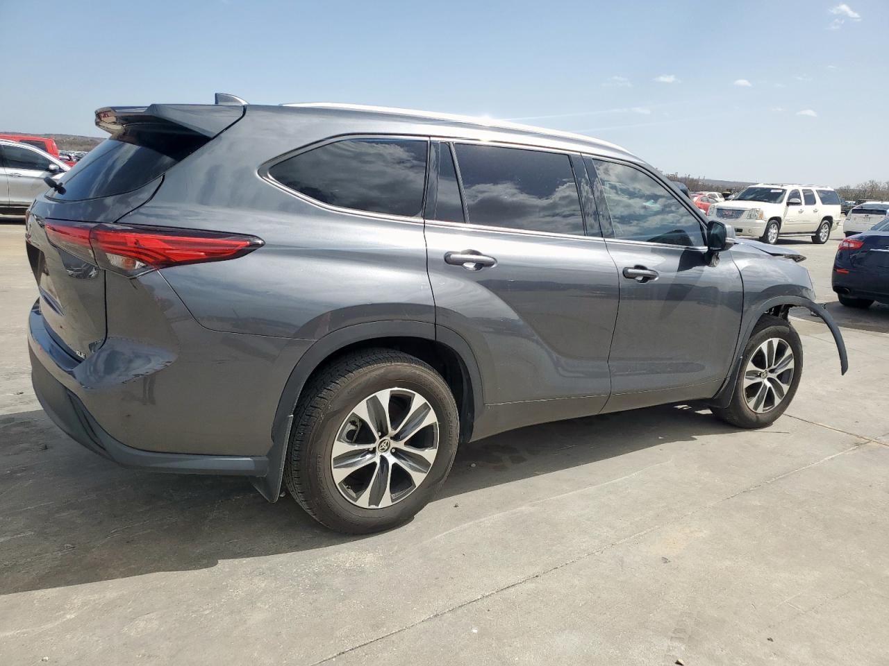 2020 Toyota Highlander VIN 5TDGZRAH7LS013584 Copart auction photo, front end damage thumbnail 3