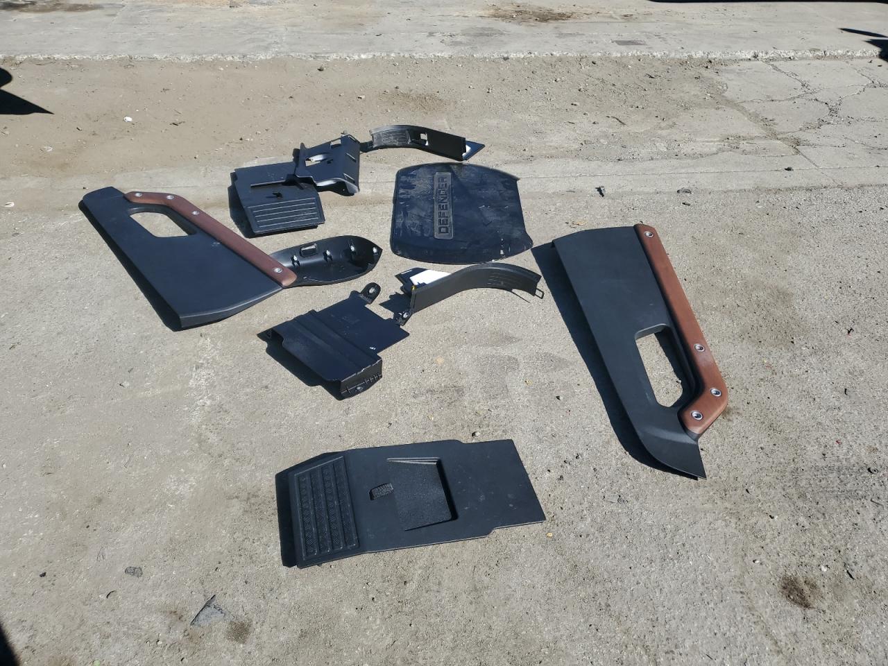 2024 Land Rover Defender VIN SALEXFEU3R2339166 Copart auction photo, water/flood damage thumbnail 15