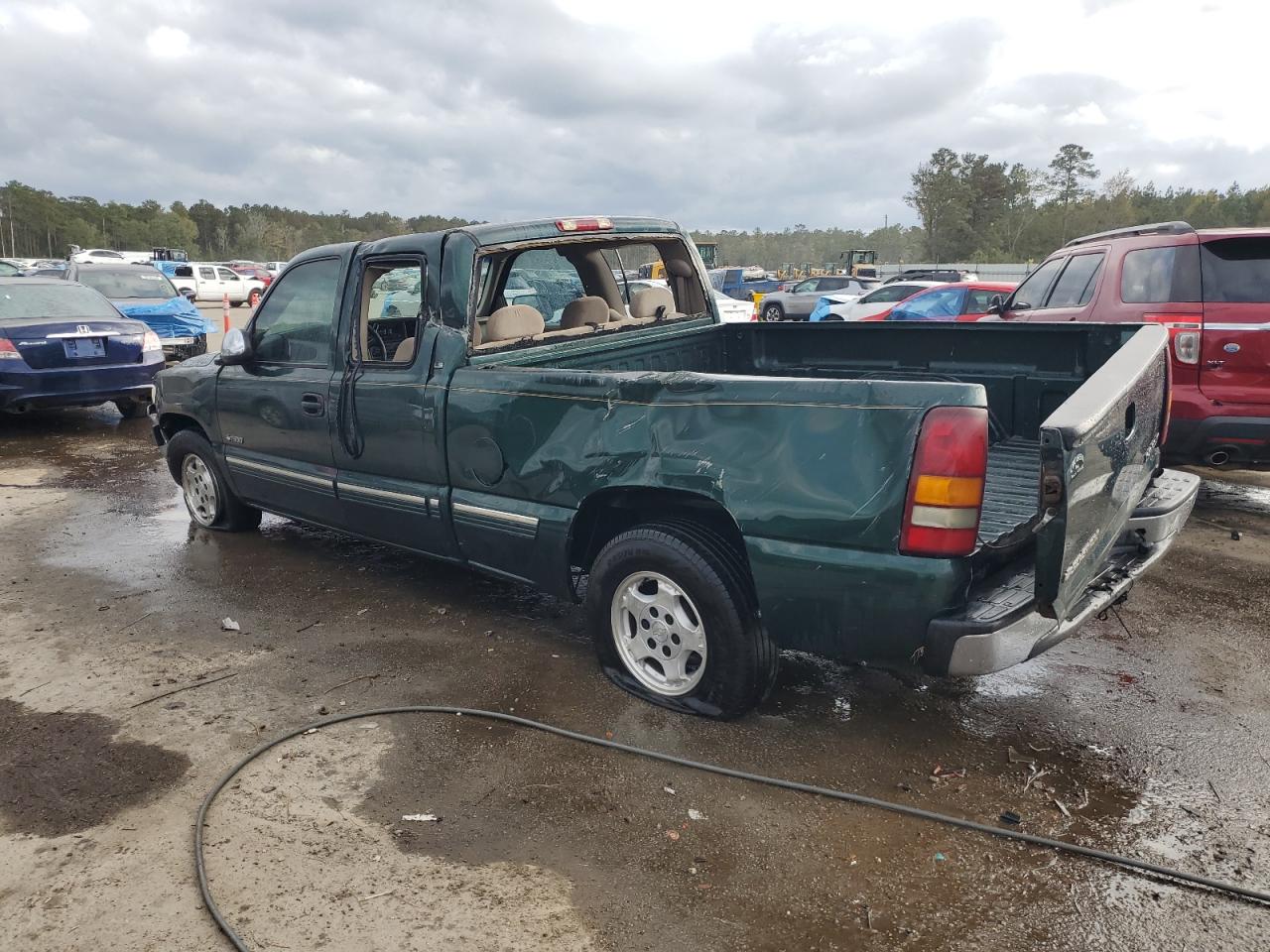 2002 Chevrolet Silverado VIN 2GCEC19T921386151 Copart auction photo, all over damage thumbnail 2