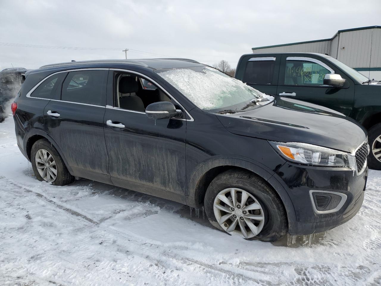 2018 KIA Sorento VIN 5XYPG4A31JG408206 Copart auction photo, vandalism damage thumbnail 4