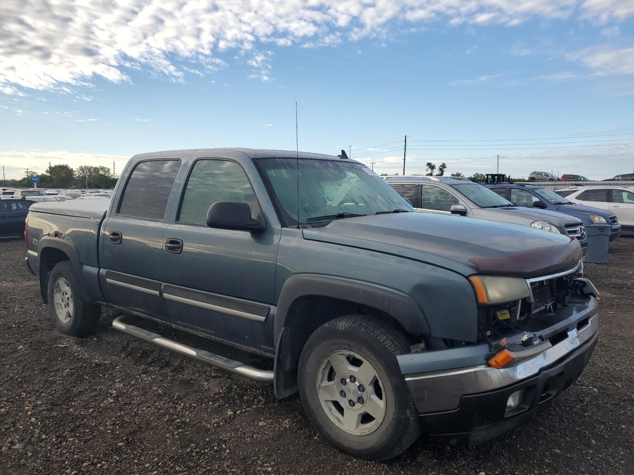 2006 Chevrolet Silverado VIN 2GCEK13Z261334687 Copart auction photo, front end damage thumbnail 4