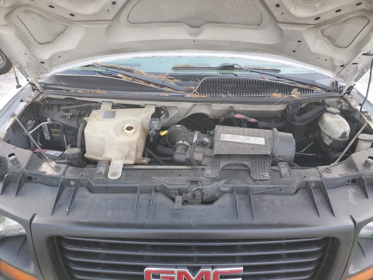 2006 GMC Savana VIN 1GTHG35U961228271 Copart auction photo, all over damage thumbnail 11