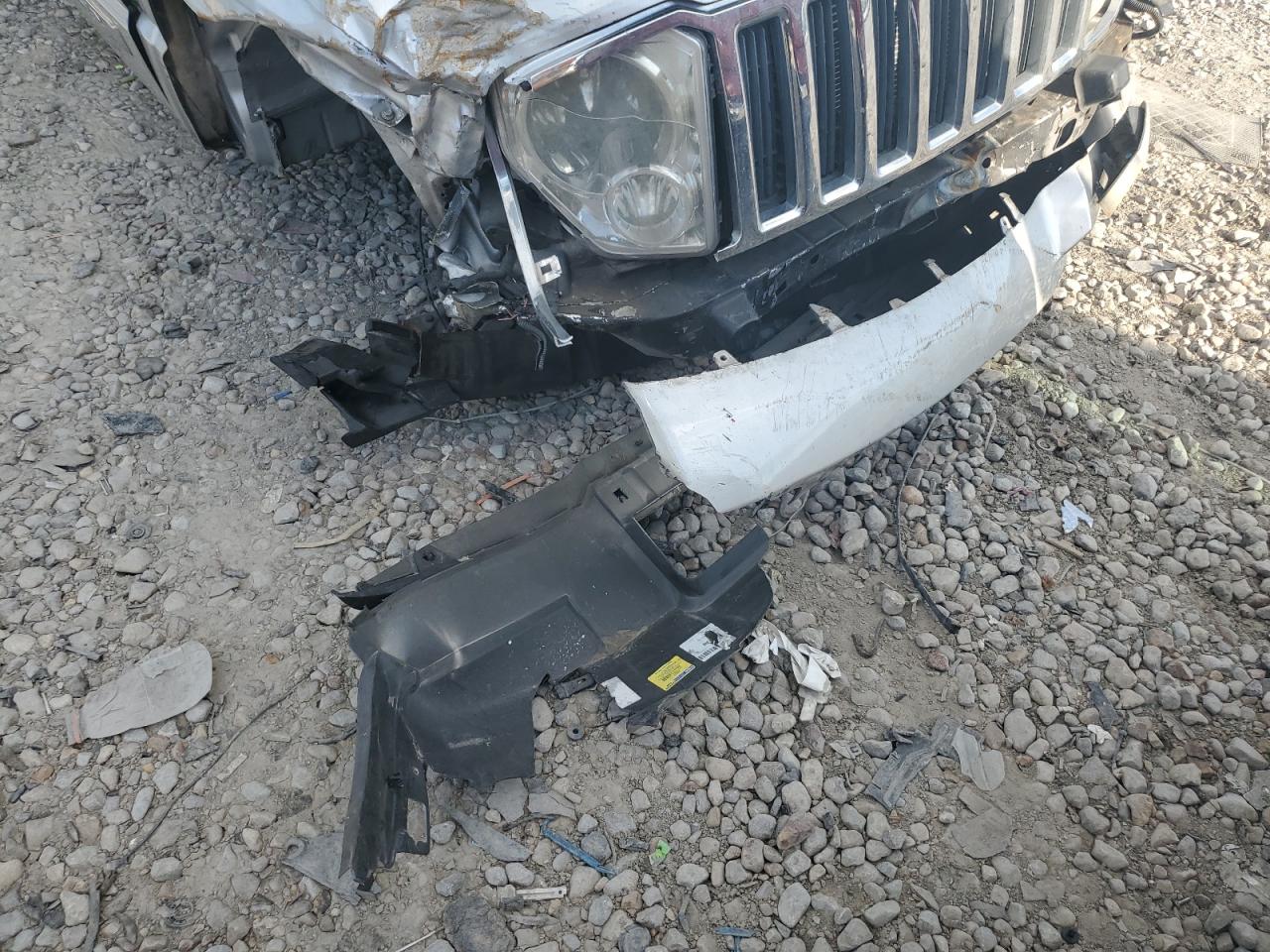 2011 Jeep Liberty (North America) VIN 1J4PP5GK3BW546221 Copart auction photo, front end damage thumbnail 12