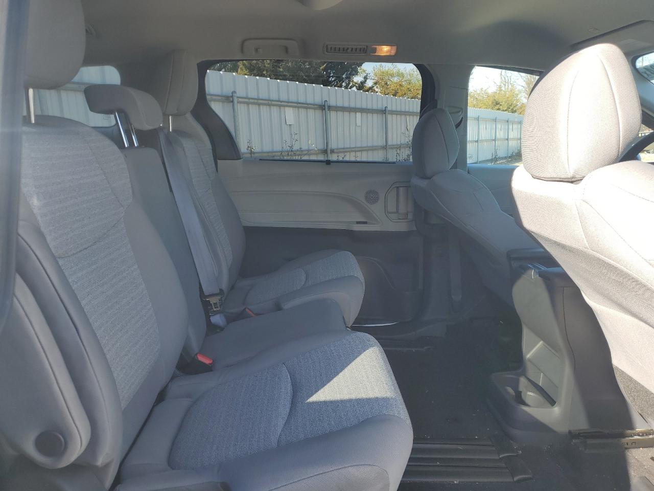 2021 Toyota Sienna VIN 5TDKRKEC5MS031518 Copart auction photo, rear end / minor dent/scratches damage thumbnail 12
