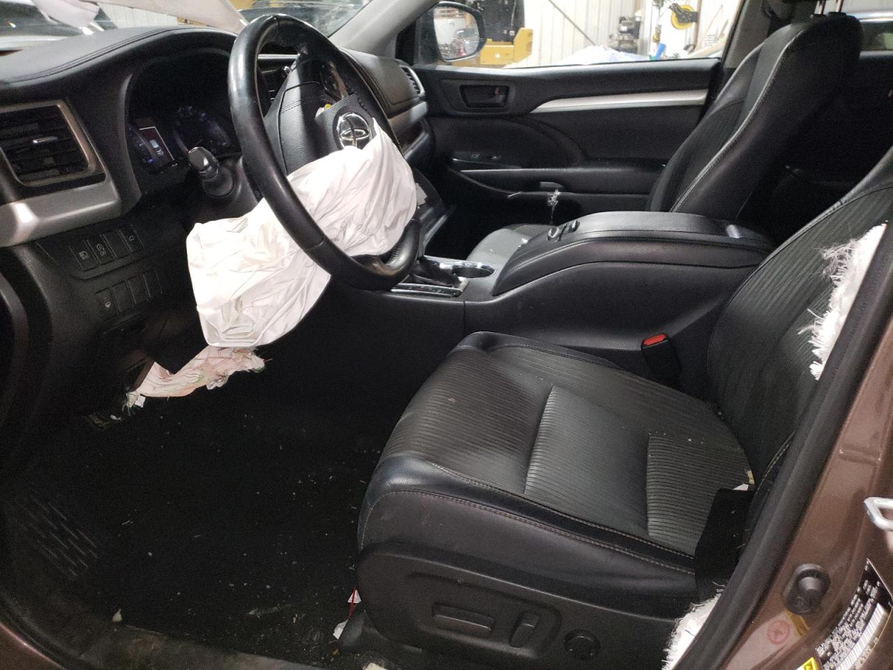 2019 Toyota Highlander VIN 5TDBZRFH0KS981494 Copart auction photo, front end damage thumbnail 7