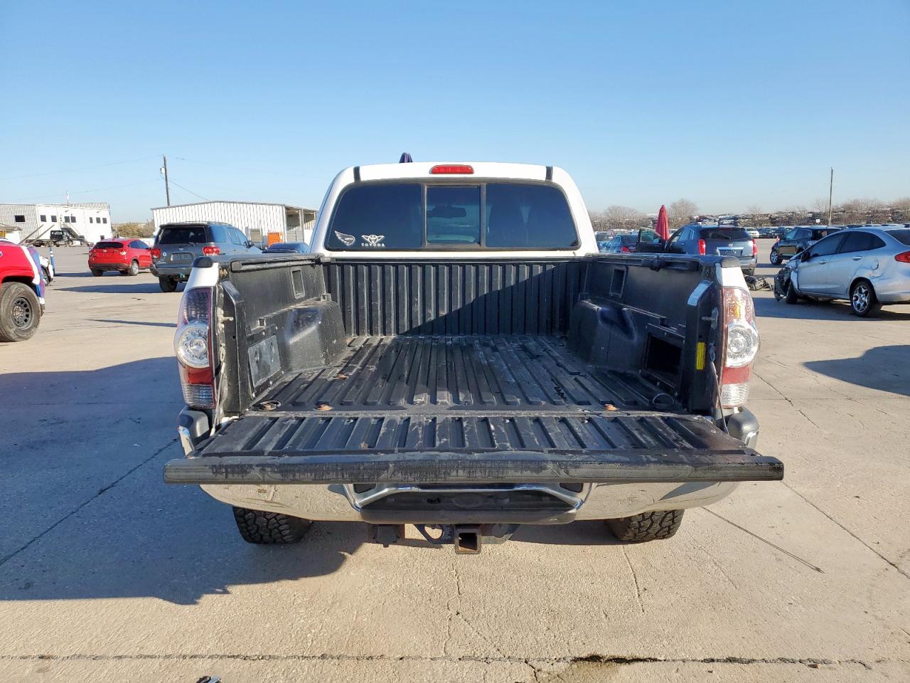 2011 Toyota Tacoma VIN 5TFTU4GN1BX001582 Copart auction photo, front end / minor dent/scratches damage thumbnail 6