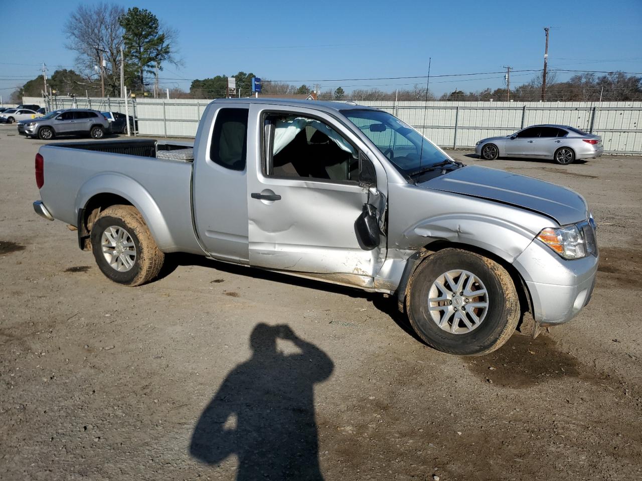 2018 Nissan Navara (Frontier) VIN 1N6BD0CT7JN757577 Copart auction photo, side / minor dent/scratches damage thumbnail 4