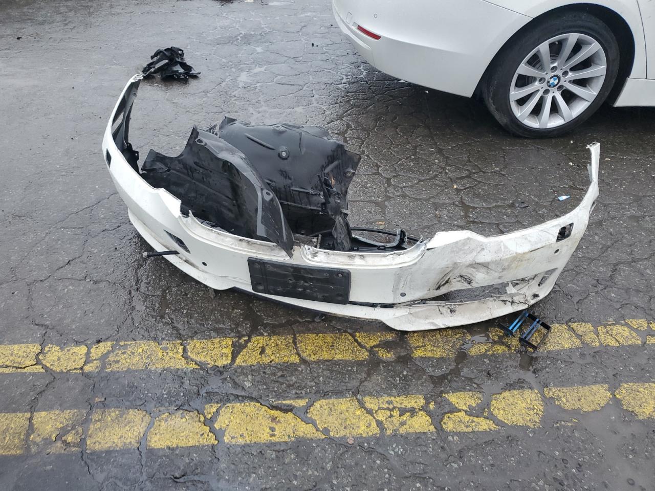 2015 BMW 3er VIN WBA3B5G57FNS12442 Copart auction photo, front end / side damage thumbnail 14