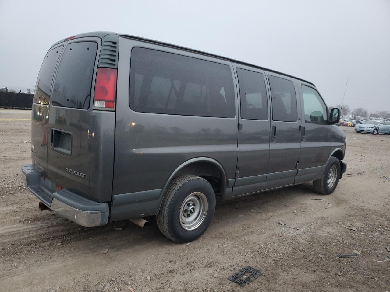 2000 Chevrolet Express VIN 1GNFG15W0Y1233141 Copart auction photo, normal wear damage thumbnail 3
