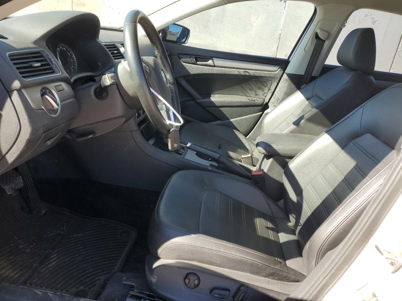 2015 Volkswagen Passat VIN 1VWBT7A31FC085873 Copart auction photo, rear end damage thumbnail 7