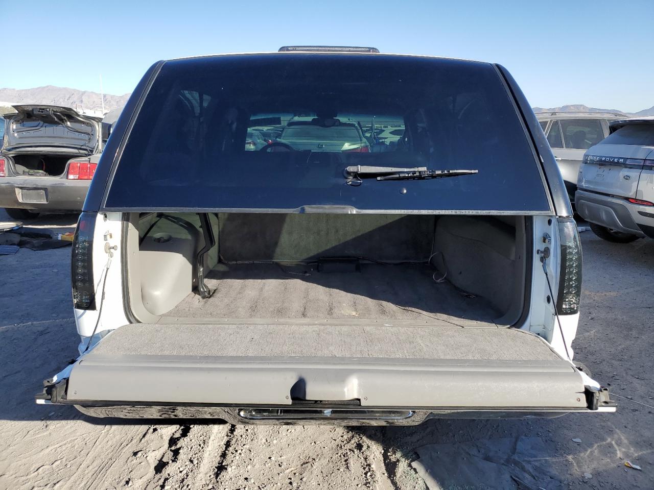 1997 Chevrolet Tahoe VIN 3GNEC18R8VG173538 Copart auction photo, side damage thumbnail 6