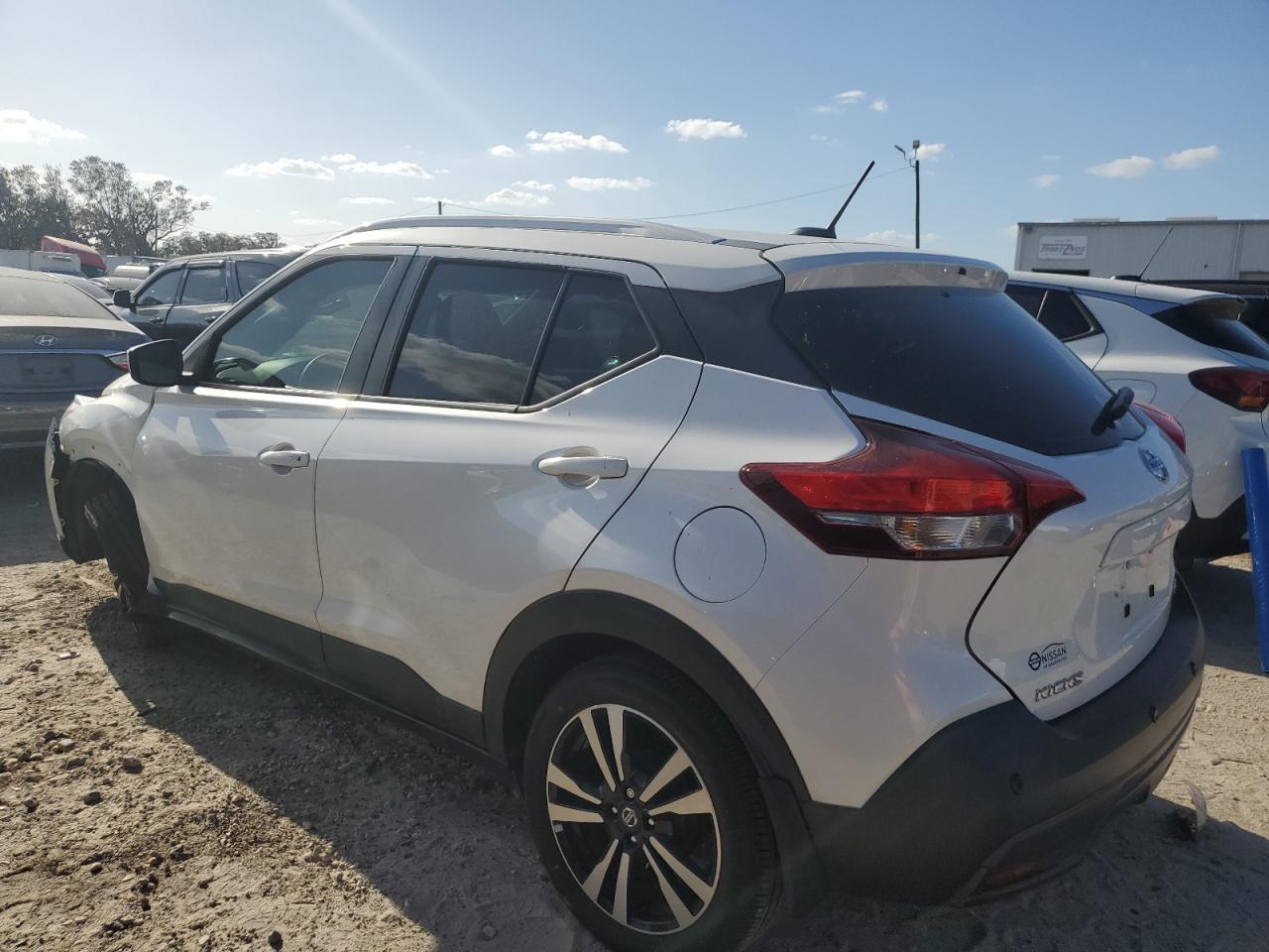 2020 Nissan Kicks VIN 3N1CP5CV3LL555323 Copart auction photo, undercarriage damage thumbnail 2