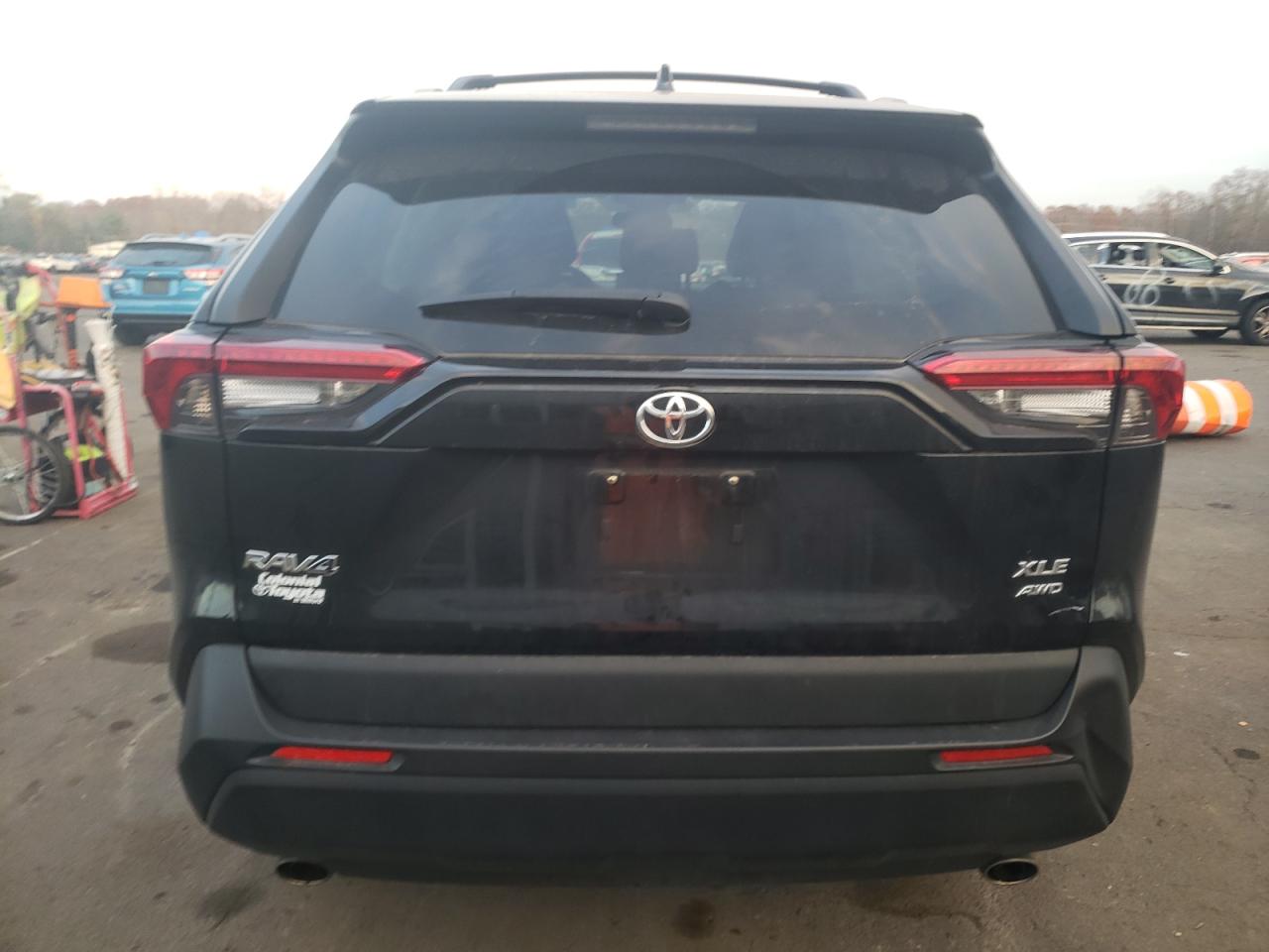 2021 Toyota RAV 4 VIN 2T3P1RFV7MW237511 Copart auction photo, front end / side damage thumbnail 6
