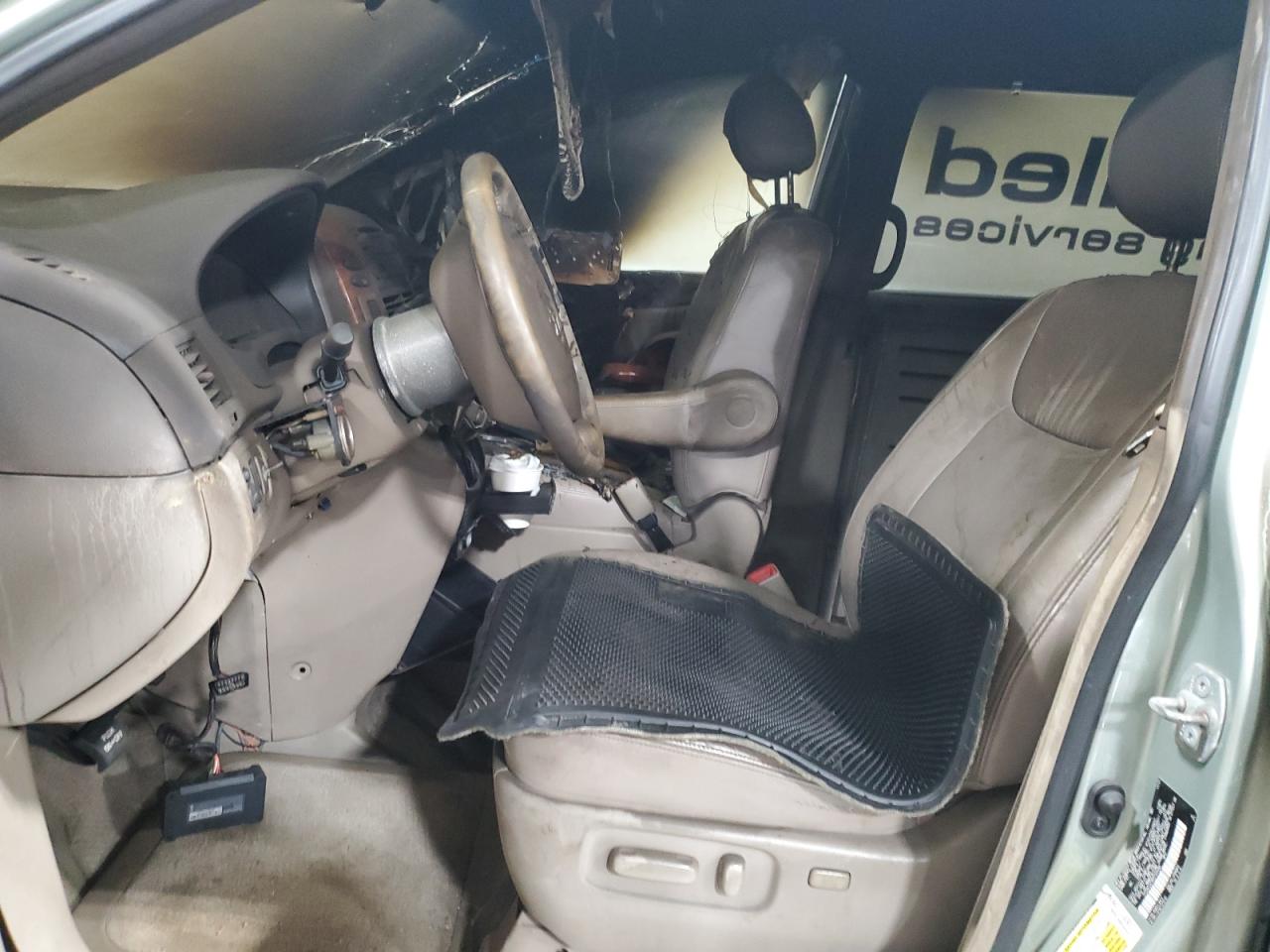 2008 Toyota Sienna VIN 5TDZK22C88S144490 Copart auction photo, burn - interior damage thumbnail 7