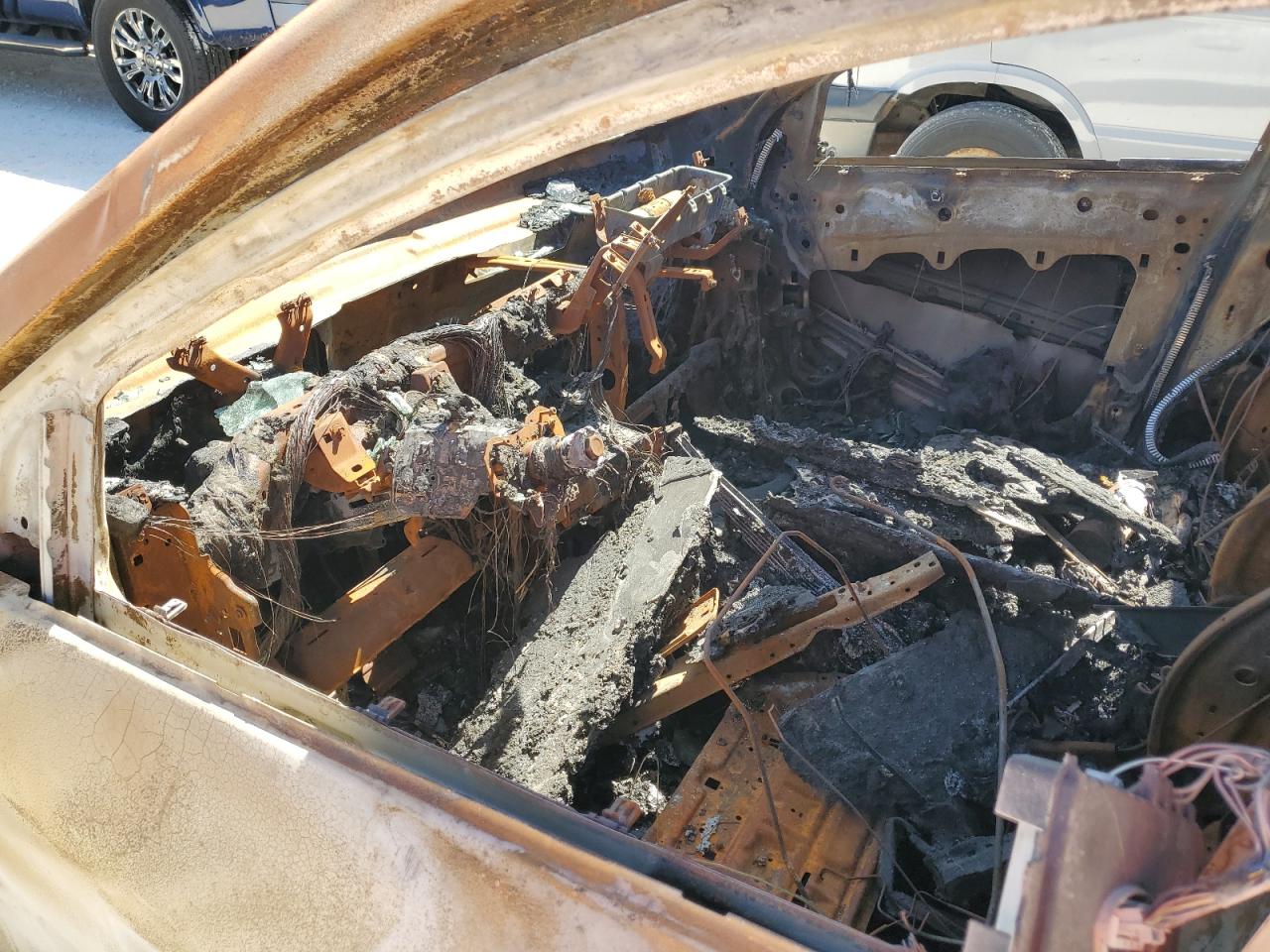 2020 Ford Escape VIN 1FMCU9G68LUB39883 Copart auction photo, burn damage thumbnail 8