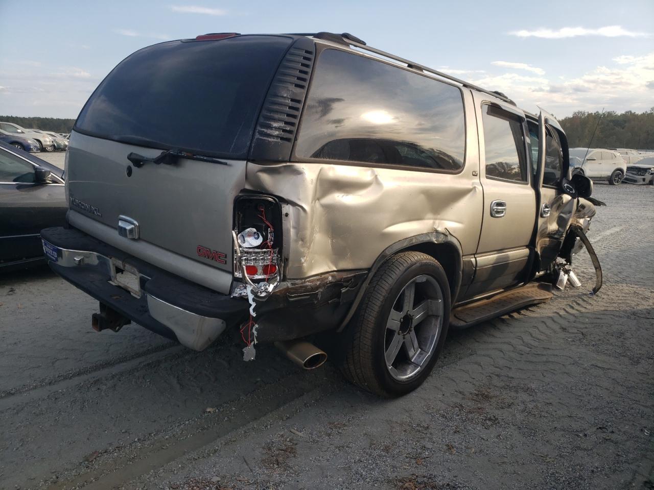 2000 GMC Yukon VIN 3GKFK16T1YG127976 Copart auction photo, front end / rear end damage thumbnail 3