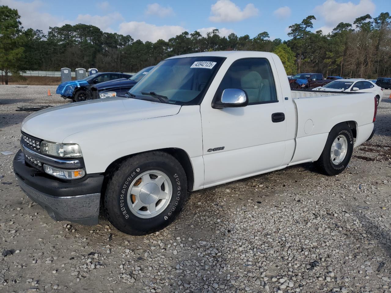 2000 Chevrolet Silverado VIN 1GCEC14V6YZ341614 - Copart auction photo